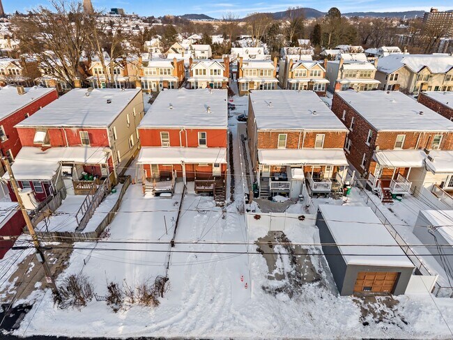 Foto del edificio - Warm & Welcoming, Move-In Ready West End Twin | 3 Bedroom 1 Bathroom