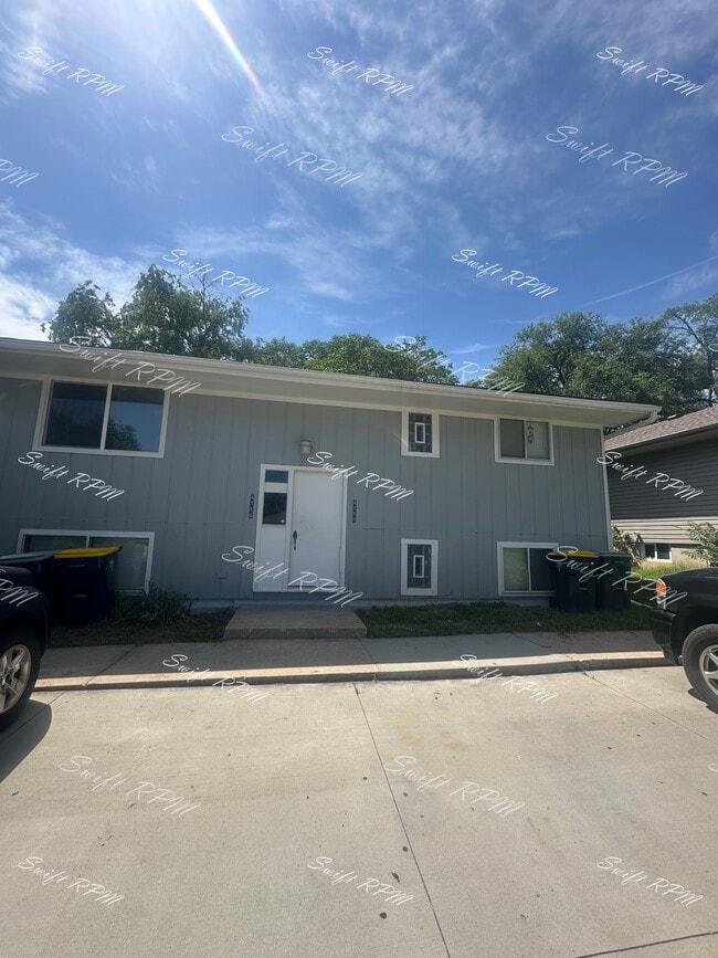 Building Photo - 4118 N Jackson Ave