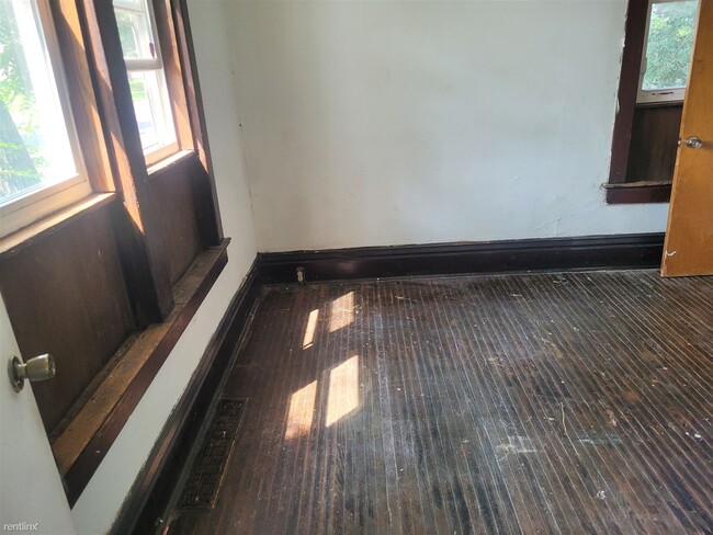 Foto del edificio - 4 br, 2 bath House - 305 East Maywood Avenue