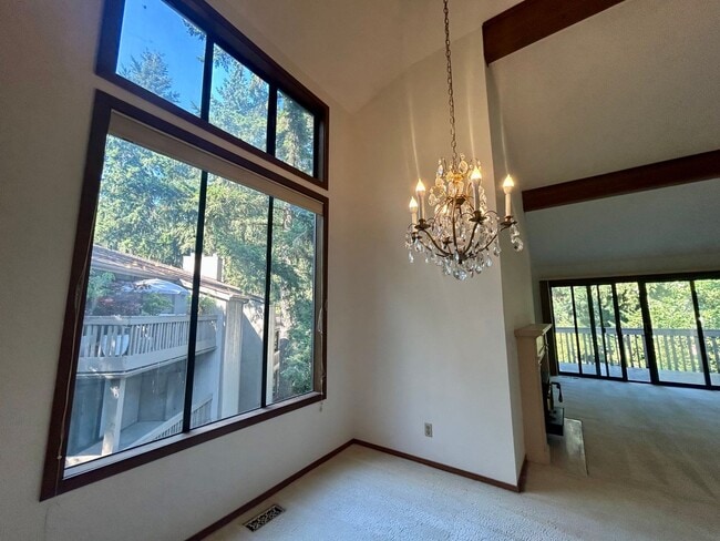 Building Photo - Spacious 2 Bedroom Condo Unit in North Sea...