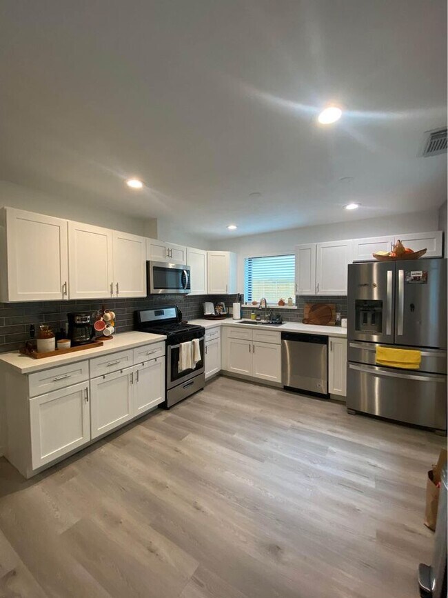 Building Photo - 5410 Karcher St