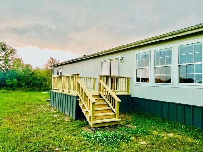 Building Photo - 55 County Rd NE 2220