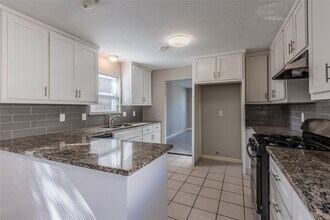 Building Photo - 4418 Lost Spring Dr