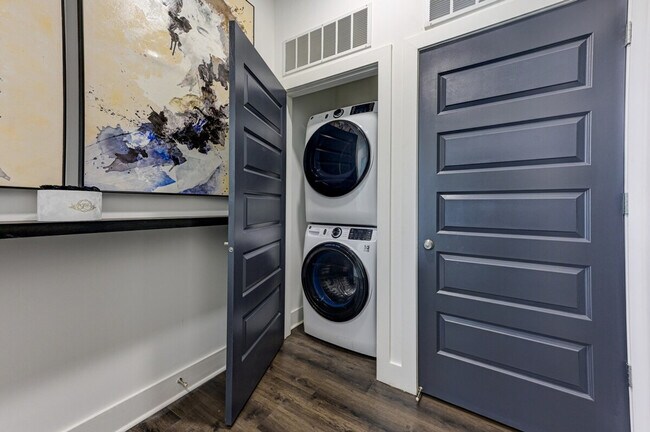 Building Photo - 1075 Peachtree Rd