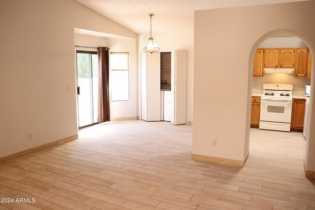 Building Photo - 783 S Sunset Vista Dr