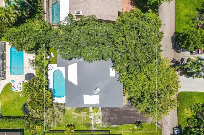 Building Photo - 2505 Riverlane Terrace