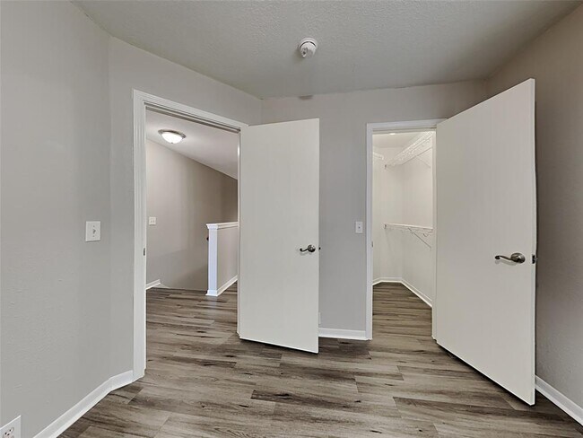 Foto del edificio - 3239 Dartmouth Field Ln