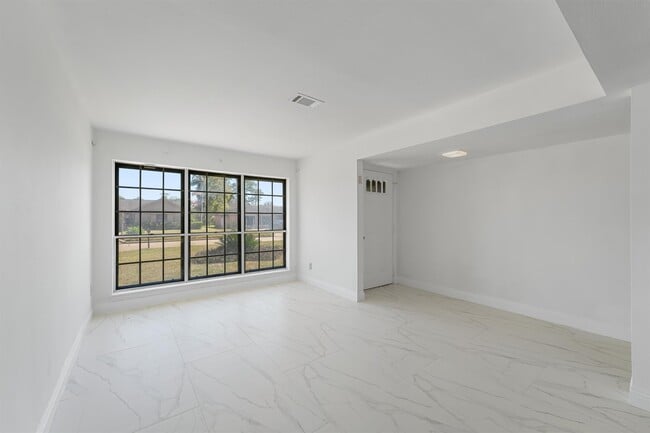 Foto del edificio - 9711 Bertwood St