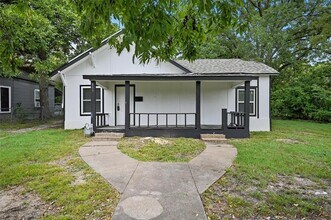 Building Photo - 809 N Maxey St