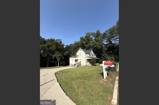 Parking for 17 Liberty Street, large driveway - 17 Liberty St
