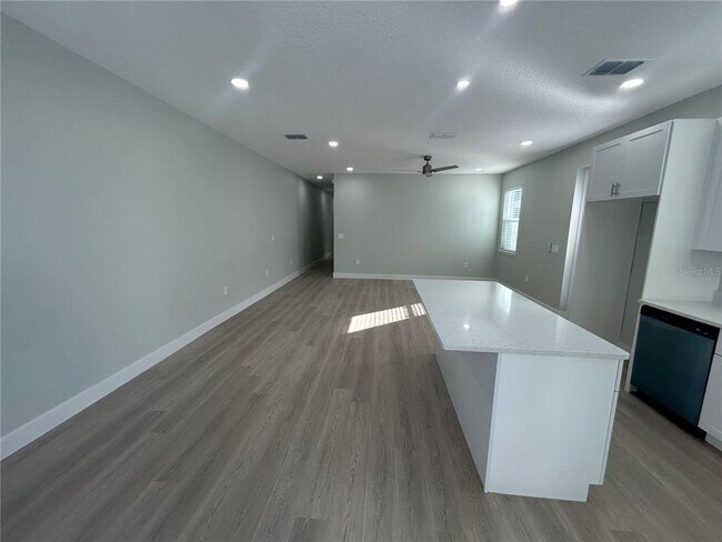 Building Photo - 424 E Jessup Ave