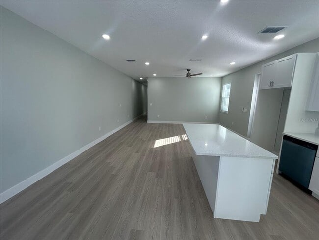 Foto del edificio - 424 E Jessup Ave