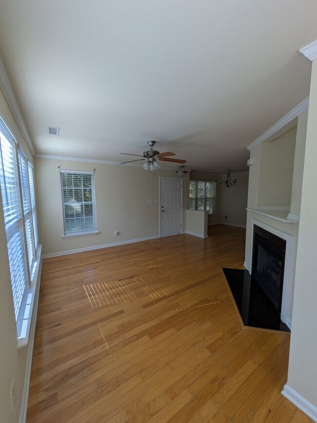 Foto del edificio - Charming 2BR Townhome in Raleigh