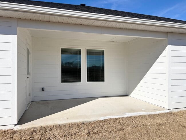 Building Photo - 561 Shepherd St