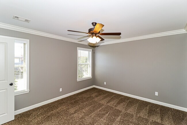 Foto del edificio - 303 Stone Creek Drive