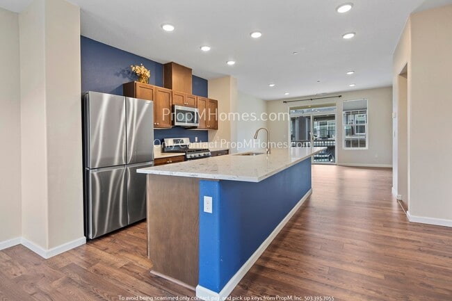 Building Photo - Updated 3 Bed Townhome in Highly Desired V...