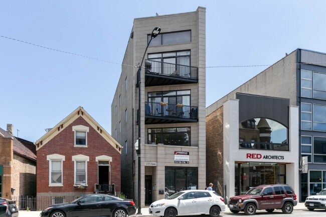 Building Photo - Bucktown Condo Living for Rent