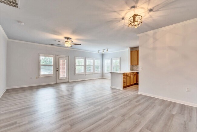 Foto del edificio - 2900 S Lakeline Blvd