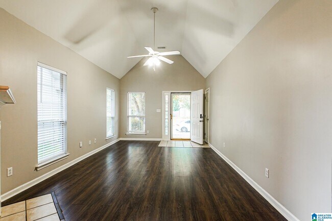 Foto del edificio - 255 Forest Lakes Dr