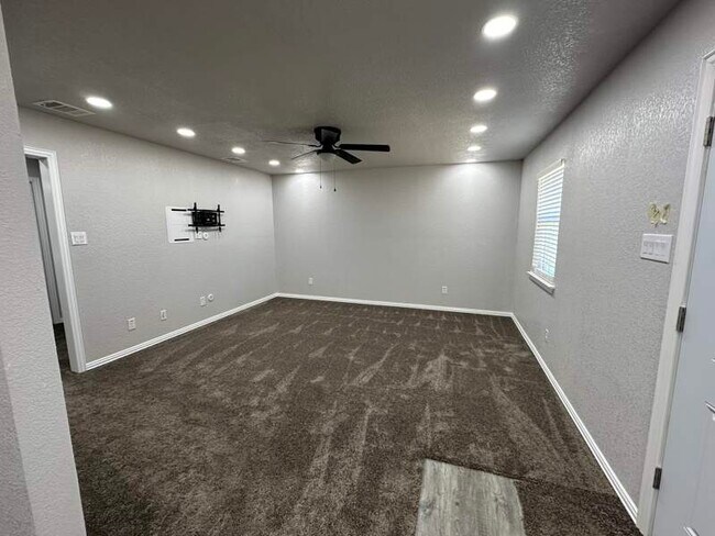 Foto del edificio - 4707 Midway Dr