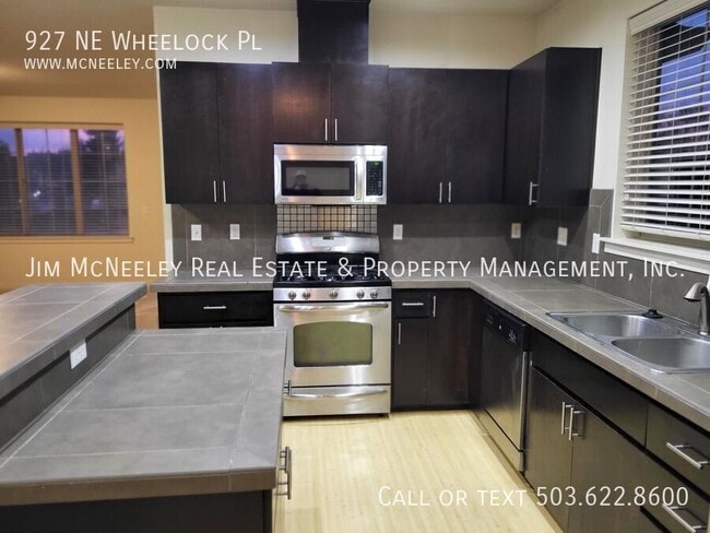 Foto del edificio - 927 NE Wheelock Pl