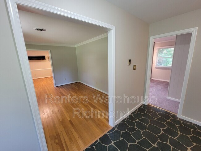 Building Photo - 8139 N Mayfield Ln