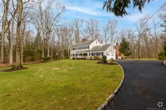 Building Photo - 8 Timber Ln