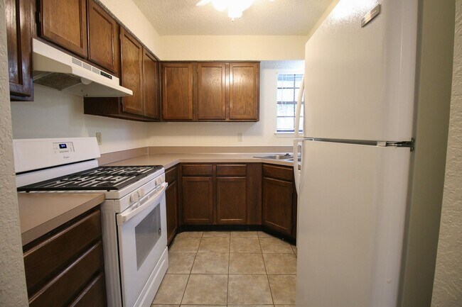 Building Photo - Stunning 2 Bed 2 Bath duplex: NO PETS