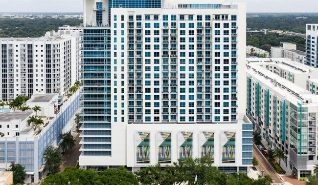 Foto del edificio - 100 Lake Ave