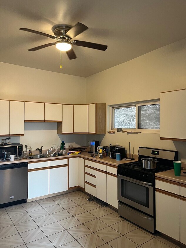 Foto principal - 3242 N Sheffield Ave