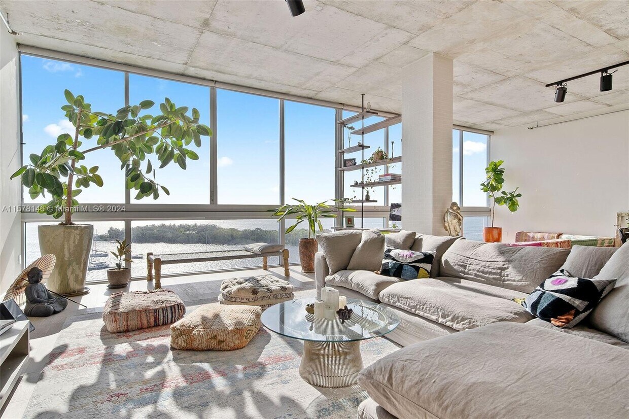 Foto principal - 7934 West Dr
