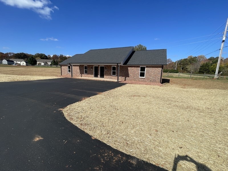 Primary Photo - Like New Duplex for Rent near Denver, NC