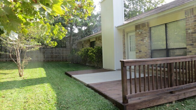 Foto del edificio - 5839 Spring Valley