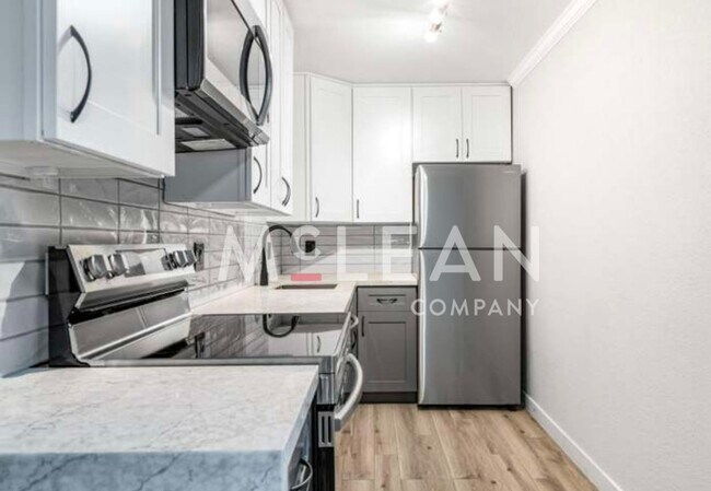 Building Photo - Reduced Price - One Bedroom Palm Springs V...