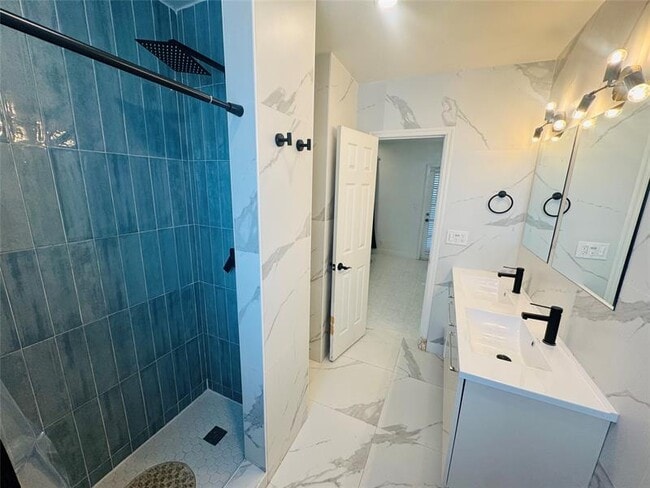 Building Photo - 1941 Washington St