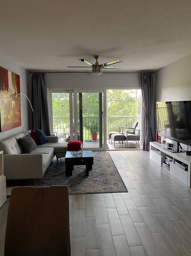 Palm Aire 1 1/2 unit available - Palm Aire 1 1/2 unit available Apartment
