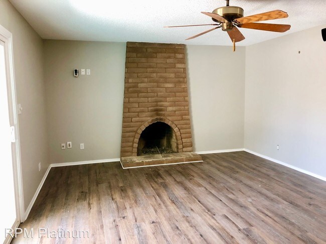 Building Photo - 4 br, 2.5 bath House - 6468 N 7th Street