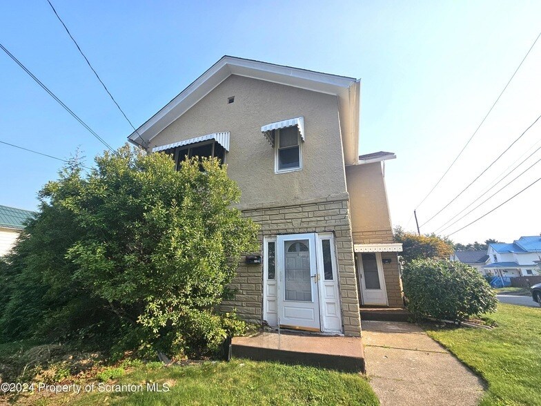 Primary Photo - 413 W Grove St