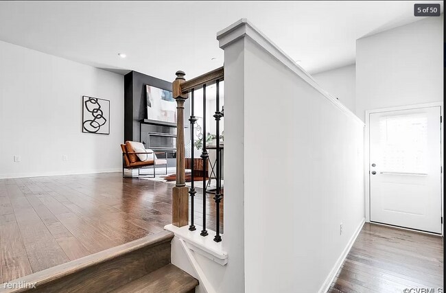 Building Photo - 3 br, 4 bath Townhome - 4642 Broad Hill Dr