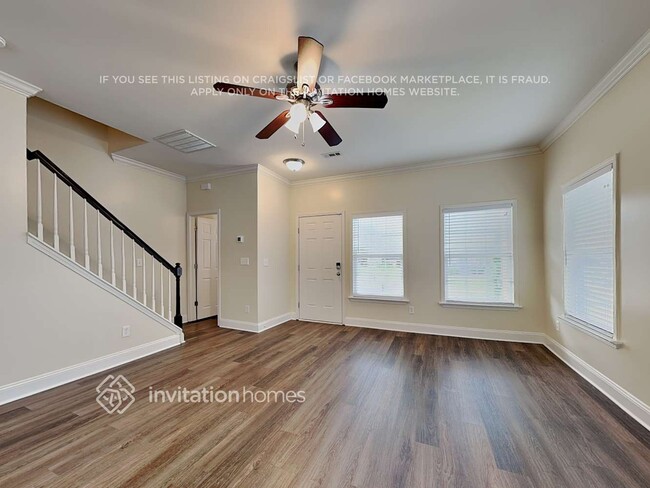 Building Photo - 120 Tulip Dr