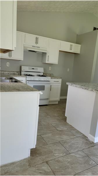 Building Photo - 5484 Glen Haven Dr