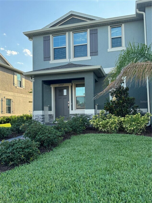 Foto principal - 12067 Holystone St