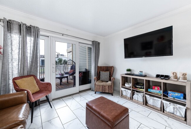 Building Photo - 6300 Seawall Blvd