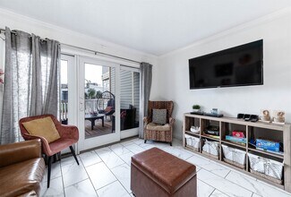 Building Photo - 6300 Seawall Blvd