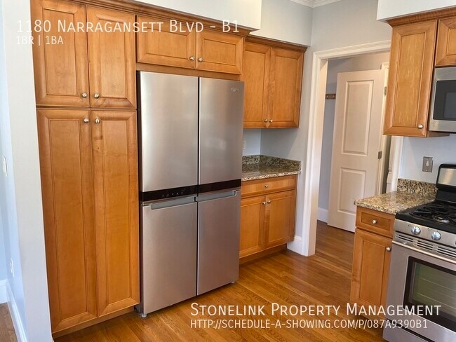 Foto del edificio - 1180 Narragansett Blvd