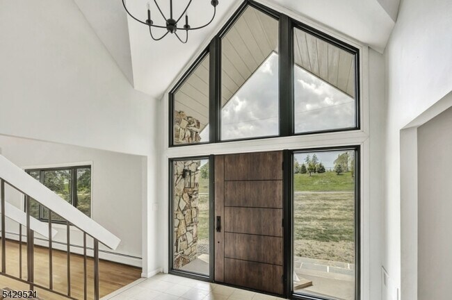 Foto del edificio - 136 Carlough Rd