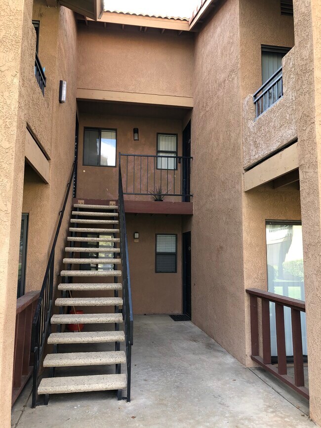 Building Photo - 78650 Ave 42