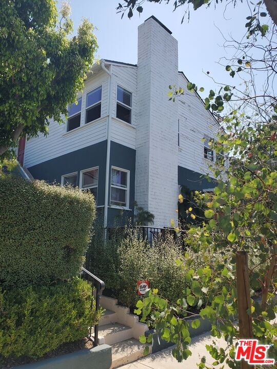 Foto del edificio - 10556 Santa Monica Blvd