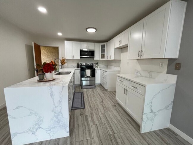 Foto del edificio - Downstairs 1 Bedroom Unit in Orange