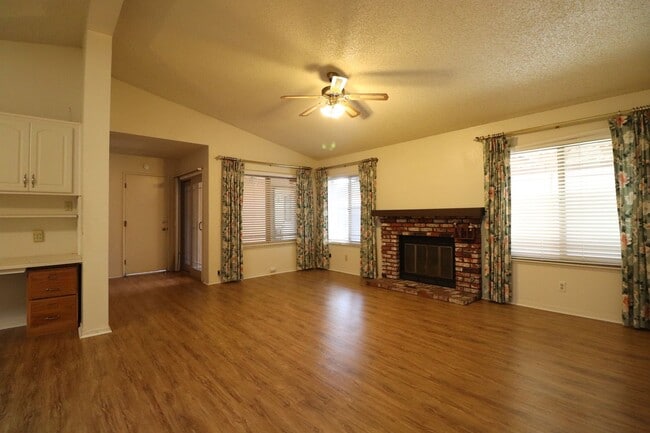 Foto del edificio - Preisker Gardens Three Bedroom